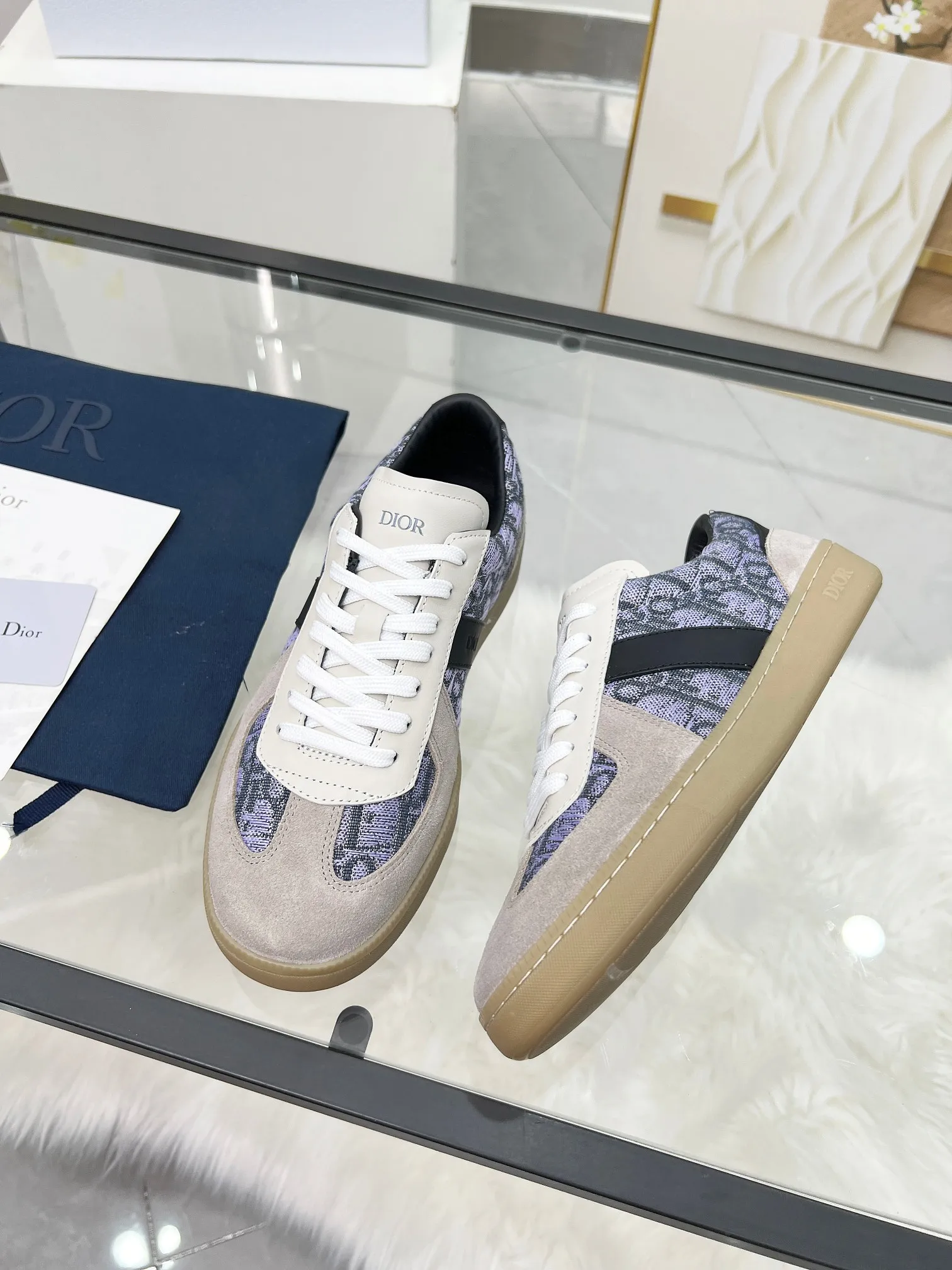 👟👟Ex-factory price 460👟👟Male size +10 correct✅ version. 𝐃𝐢𝐨𝐫 𝟮𝟱𝐏𝐫𝐞-𝐅𝐚𝐥𝐥 𝐁𝐞𝐫𝐥𝐢𝐧 𝟬𝟭 Dior B01 couple casual moral training shoes white shoes sneakers late 90s fashion brand Maison Margiela purchased GAT in large quantities and gave them a makeover. This shoe type of De Xun officially started its fashion journey. Original: Top layer of cowhide, cowhide lining, original outsole Size: 35-45 (40 for women, 45 for men, custom made, non-refundable)